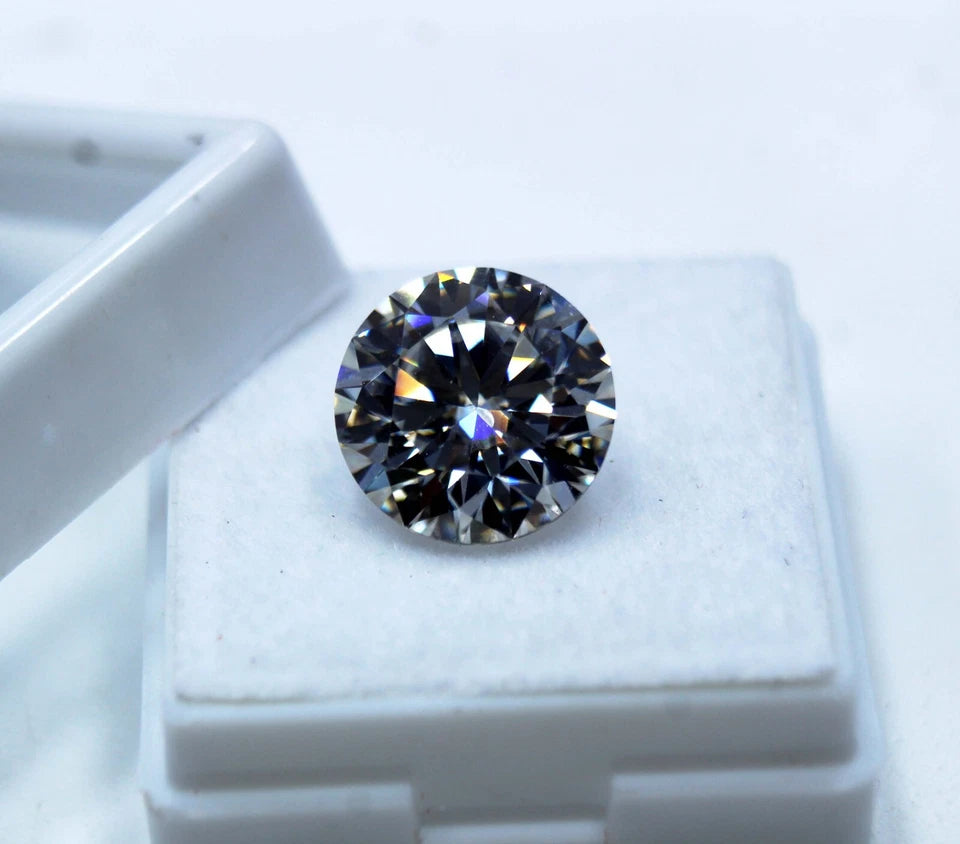 Gorgeous 4 Ct D Color Round Cut Lab Grown Diamond VVS1 Clarity Certified